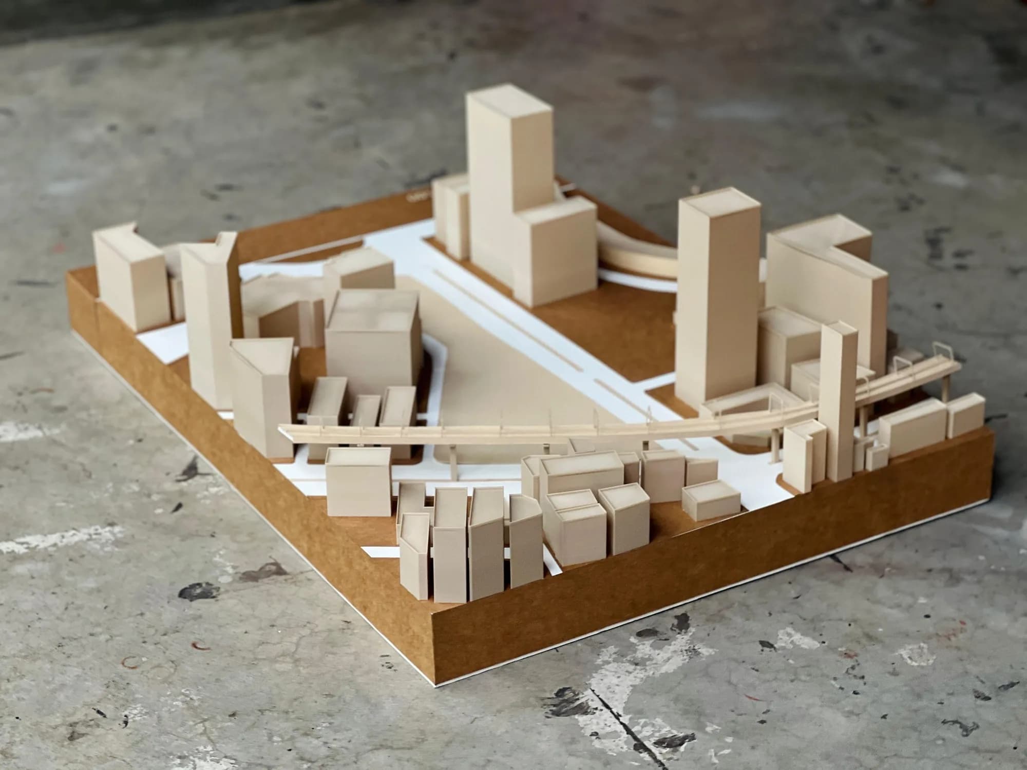 Side of the site model where the printed footbridge passes in front of low building blocks